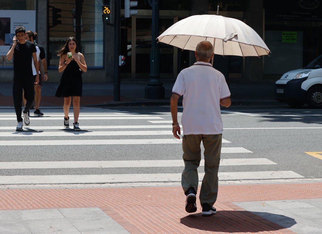 El calor persiste en ocho comunidades y Andalucía mantiene la alerta naranja El calor persiste en ocho comunidades y Andalucía mantiene la alerta naranja