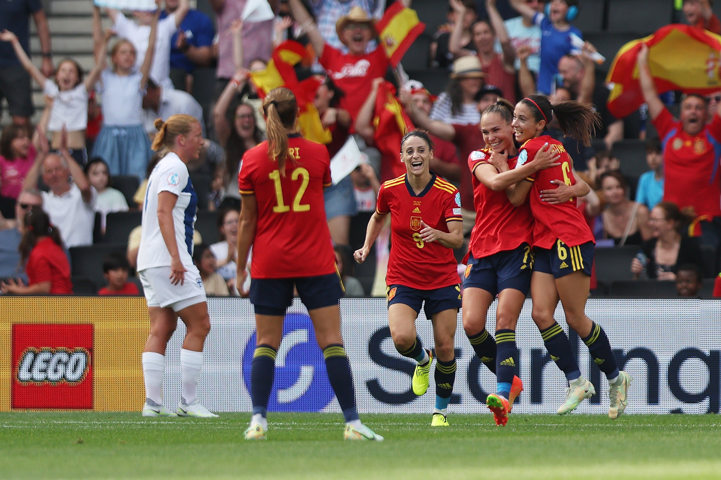 Alineaciones de Inglaterra y España Alineaciones de Inglaterra y España
