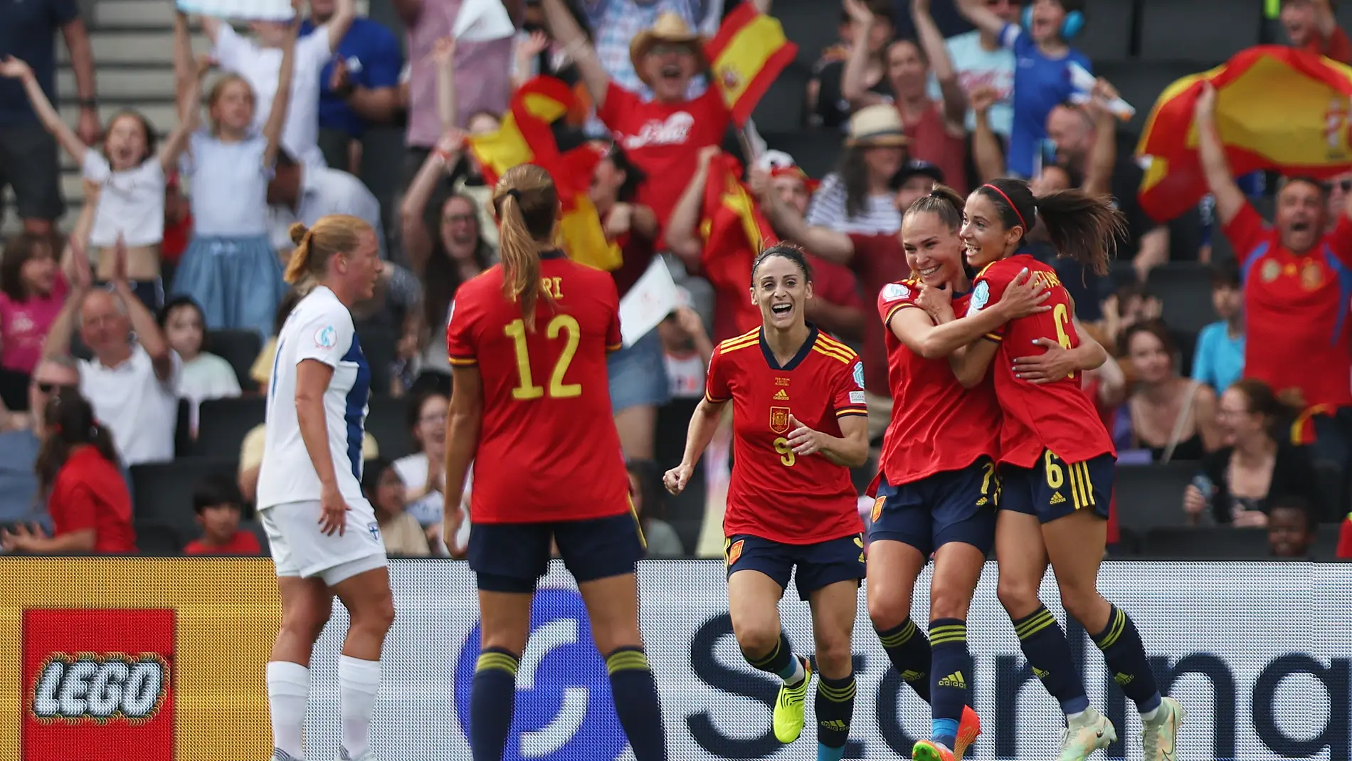 Las jugadoras de la selección española celebran un gol durante la Eurocopa