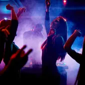 ¿Cómo viven los jóvenes las noches del verano marbellí? ¿Cómo viven los jóvenes las noches del verano marbellí?