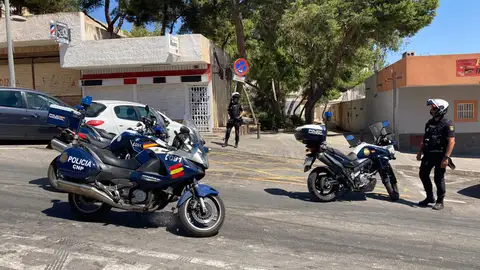 Patrullas de la Policía Nacional en Poeta Vicente Medina, esta mañana Patrullas de la Policía Nacional en Poeta Vicente Medina, esta mañana