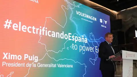 El president de la Generalitat, Ximo Puig, tras la firma del convenio de colaboración para el desarrollo de la planta de baterías de Sagunt.