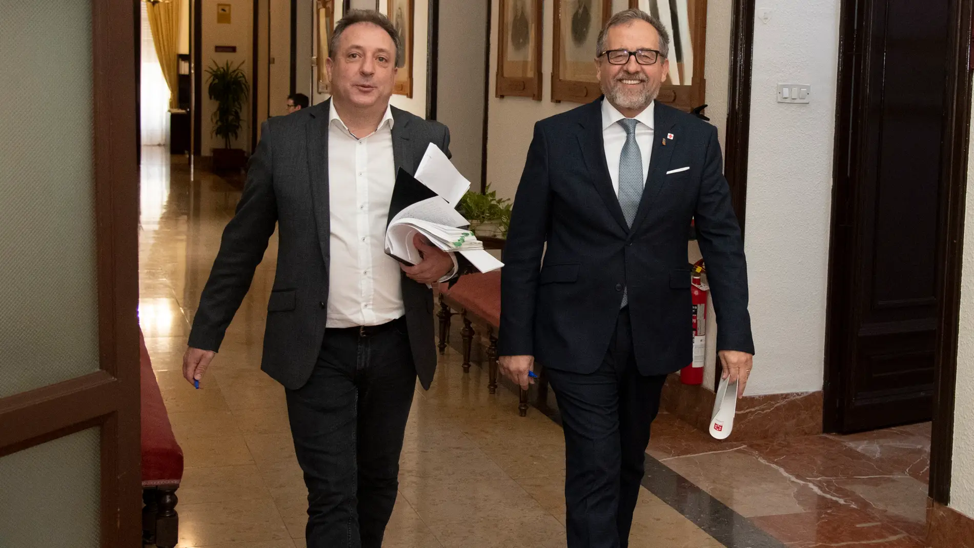 El diputado de Recursos Humanos, Santiago Agustí (izq) y el presidente de la Diputació, José Marti (der).