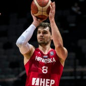 Mario Hezonja durante un partido con la selección croata