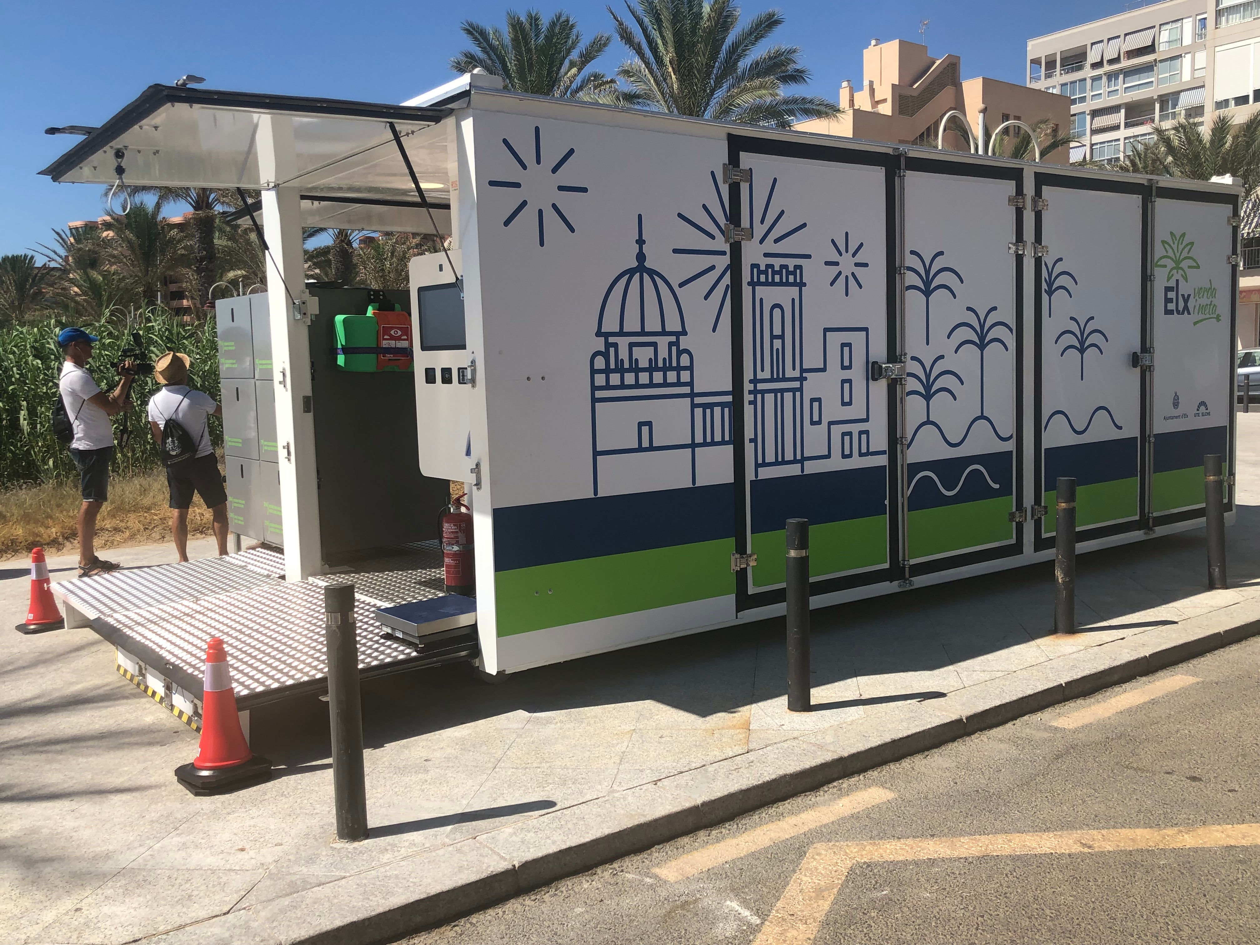 Los Arenales del Sol estrenan el primer punto limpio informatizado de Elche Los Arenales del Sol estrenan el primer punto limpio informatizado de Elche