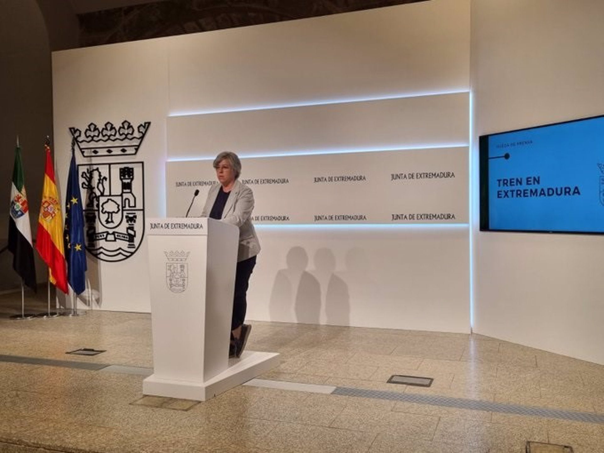 La Junta exige a Ministerio de Transportes "soluciones" para que "mañana mismo" los trenes circulen con normalidad La Junta exige a Ministerio de Transportes "soluciones" para que "mañana mismo" los trenes circulen con normalidad