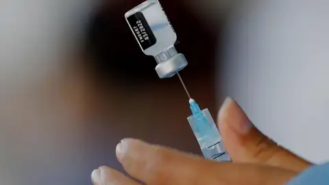 Imagen de archivo de una dosis de vacuna Covid.