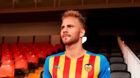 Racic luciendo la Senyera Racic luciendo la Senyera