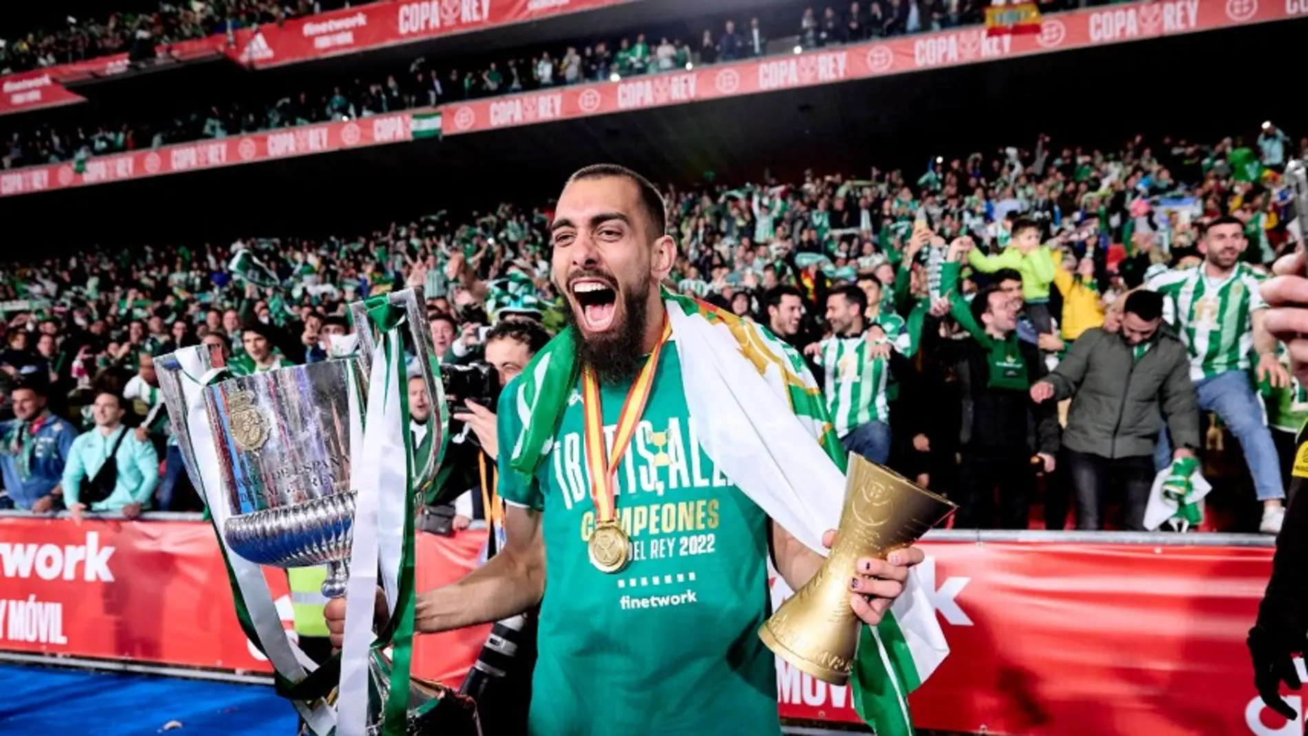 Borja Iglesias: "Bellerín se ha afeitado el bigote y no se lo deja hasta que no vuelva al Betis" Borja Iglesias: "Bellerín se ha afeitado el bigote y no se lo deja hasta que no vuelva al Betis"