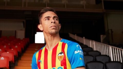 Paulista luciendo los colores de la Senyera