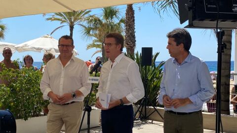 Alberto Núñez Feijoo con Carlos Mazón y Toni Pérez en Benidorm Alberto Núñez Feijoo con Carlos Mazón y Toni Pérez en Benidorm