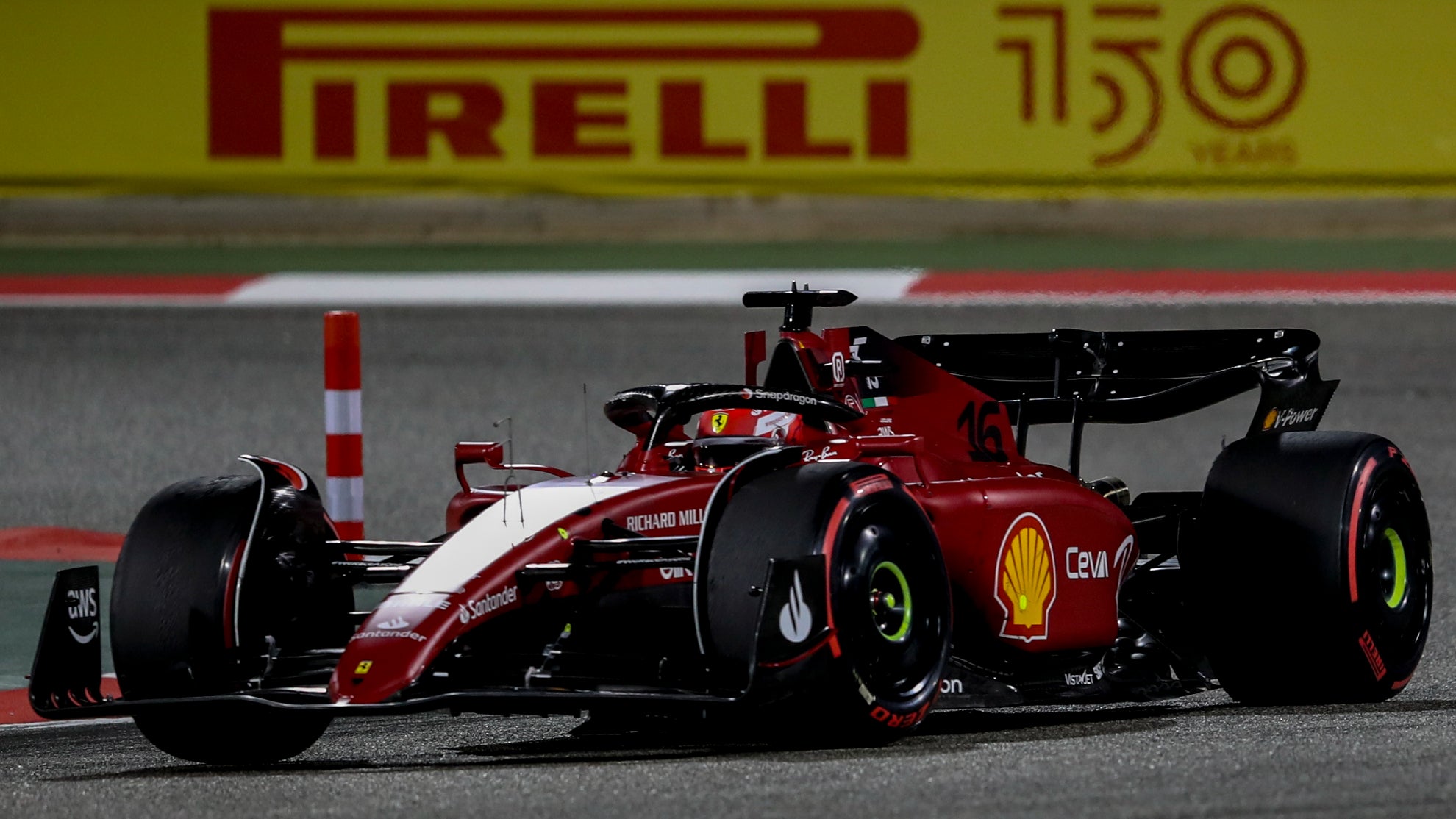 Leclerc consigue la pole, Alonso saldrá séptimo, y Sainz desde detrás de la parrilla Leclerc consigue la pole, Alonso saldrá séptimo, y Sainz desde detrás de la parrilla