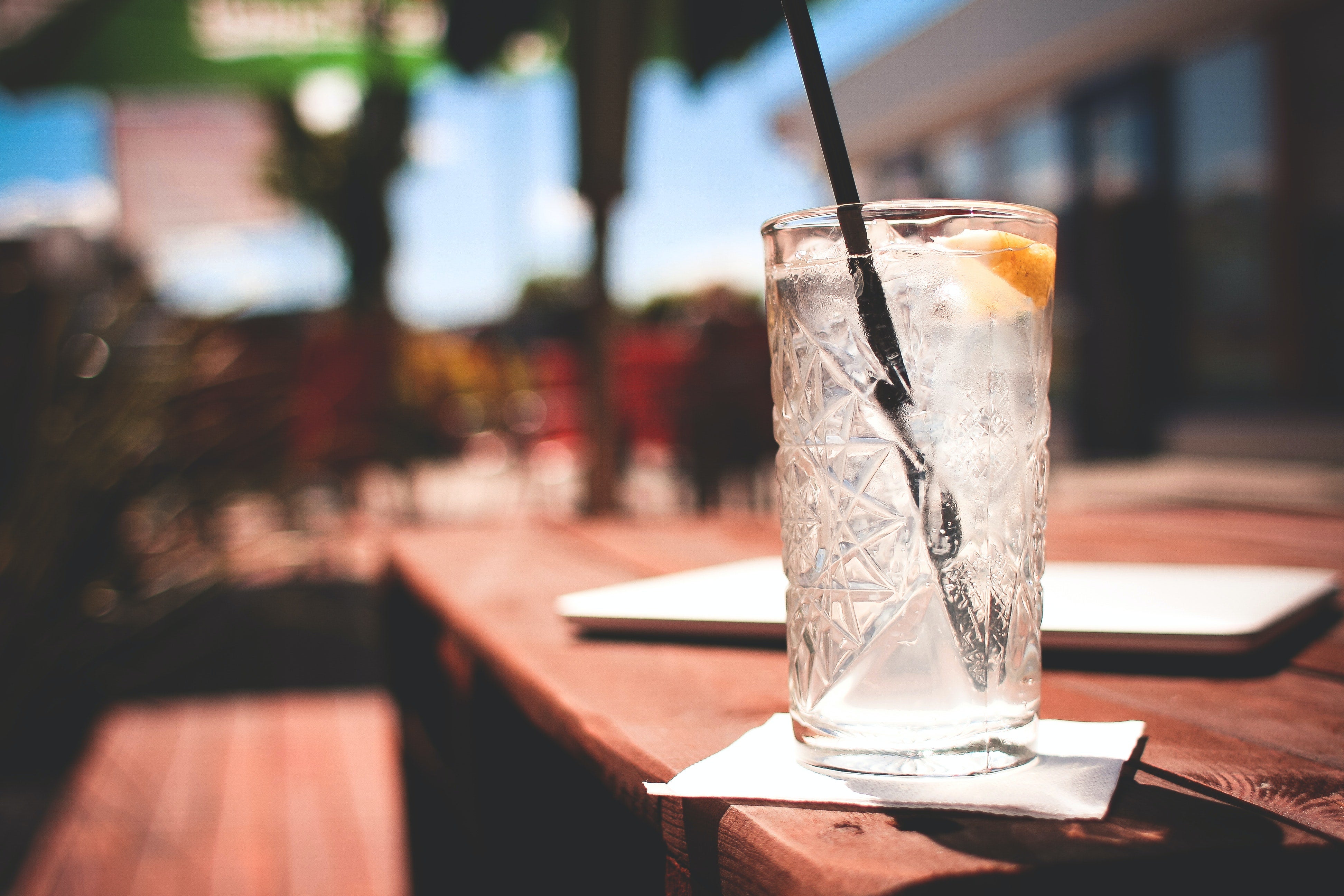 Por qué los expertos no recomiendan beber alcohol en plena ola de calor Por qué los expertos no recomiendan beber alcohol en plena ola de calor