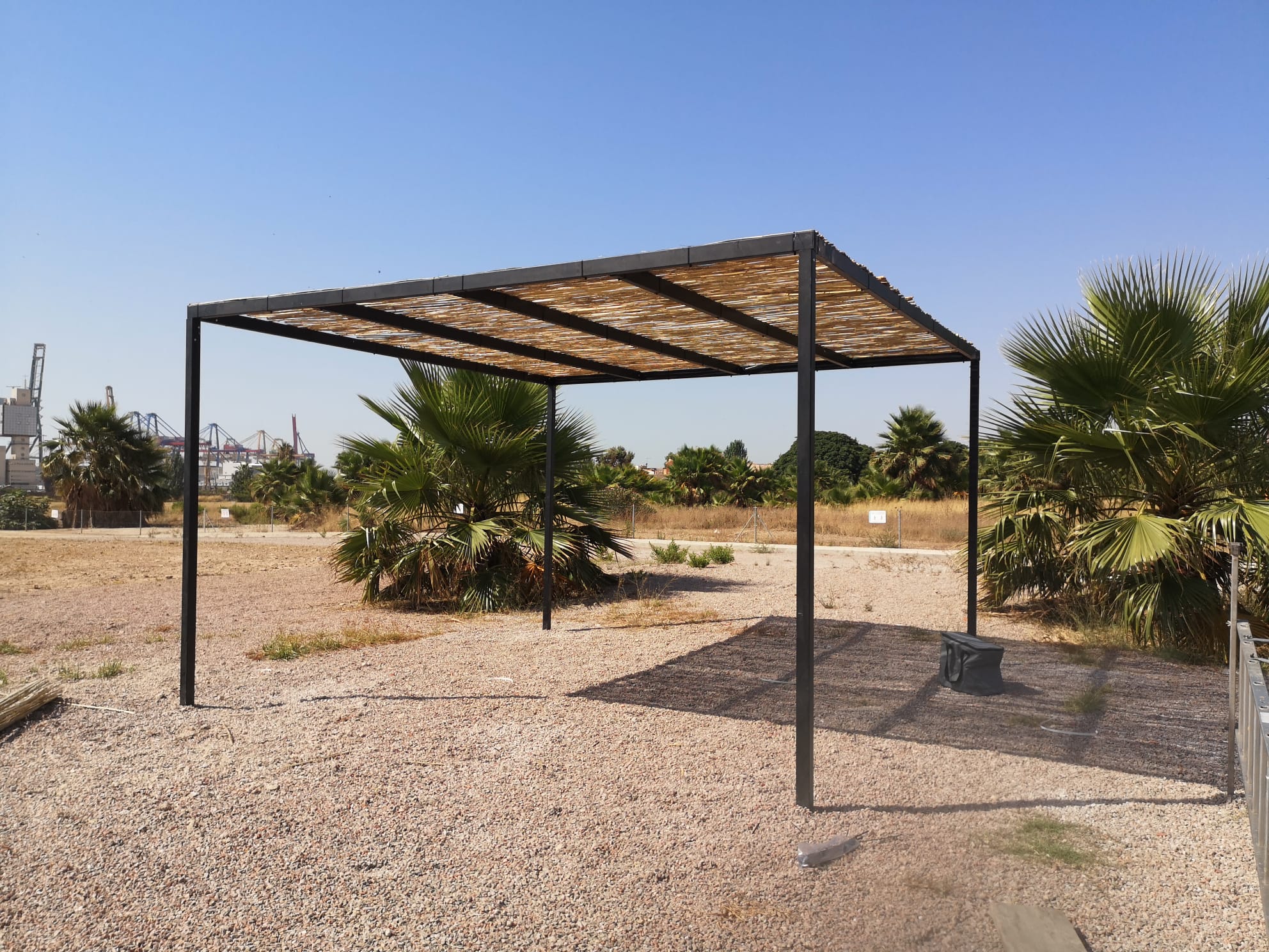 El Ayuntamiento de València instala ocho pérgolas para favorecer espacios de sombra en Espai Nazaret El Ayuntamiento de València instala ocho pérgolas para favorecer espacios de sombra en Espai Nazaret