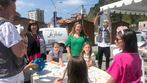 La consejera de Educación, Lydia Espina, visita la Feria de la Conserva de Candás La consejera de Educación, Lydia Espina, visita la Feria de la Conserva de Candás