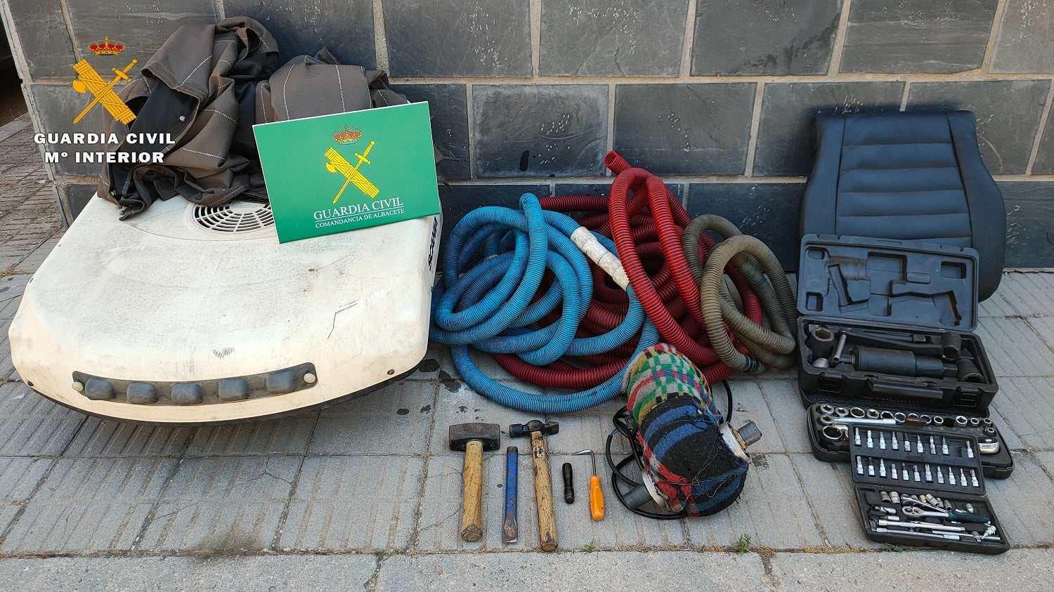 Detenida una persona por sustraer gasoil de camiones y usarlo en su vehículo Detenida una persona por sustraer gasoil de camiones y usarlo en su vehículo