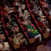Espectadores en una función del Festival de Teatro de Almagro Espectadores en una función del Festival de Teatro de Almagro