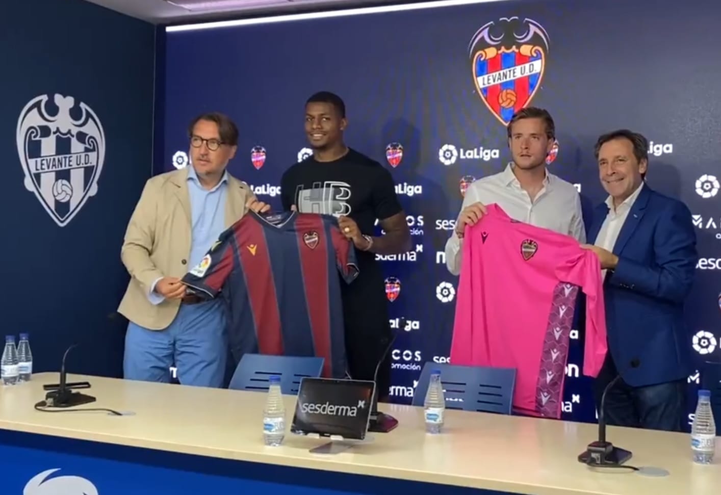 Quico Catalán afirma que "ningún jugador me ha pedido salir" Quico Catalán afirma que "ningún jugador me ha pedido salir"
