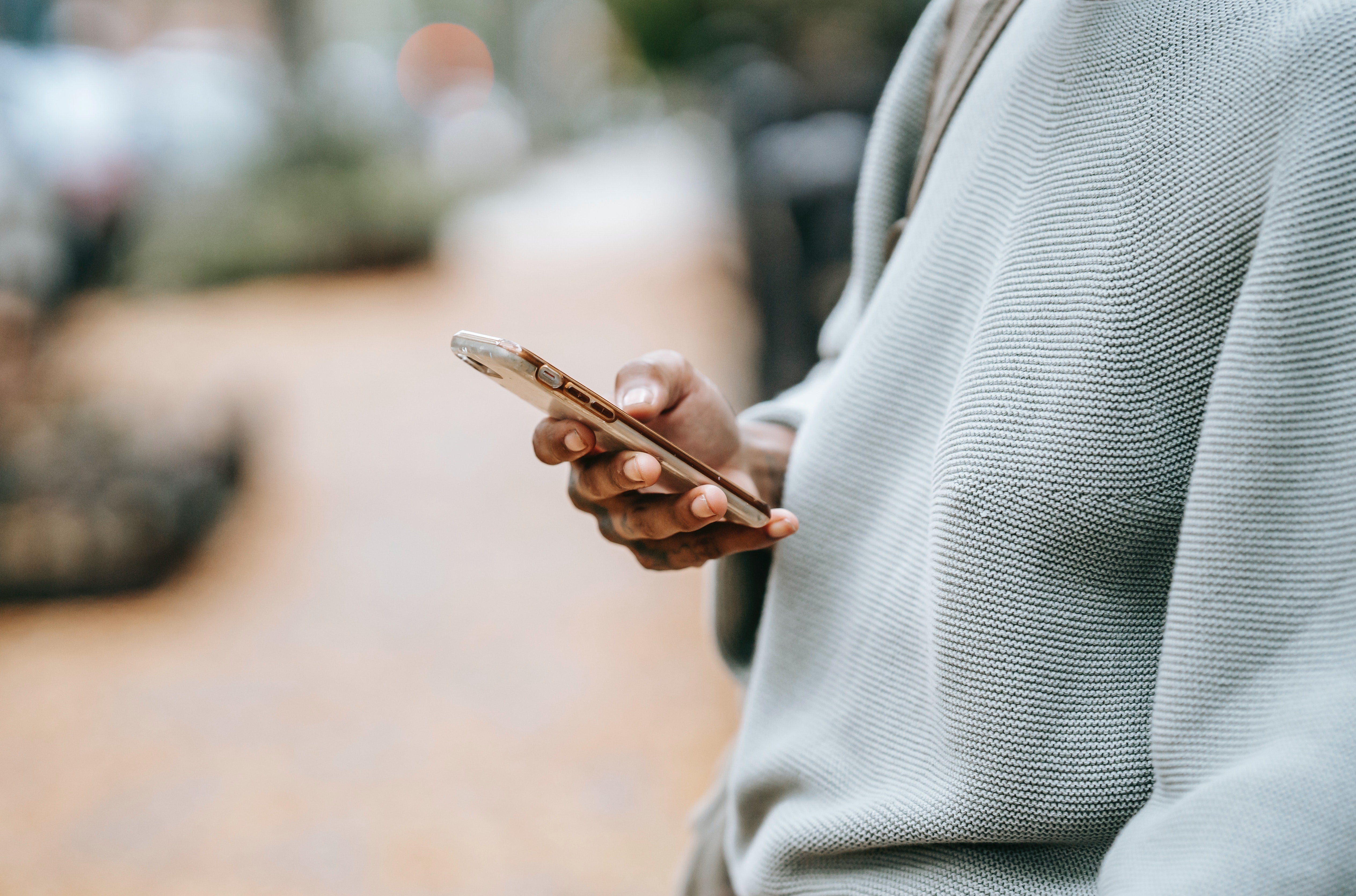 La Guardia Civil alerta del engaño a través de SMS al teléfono móvil haciéndose pasar por entidades bancarias La Guardia Civil alerta del engaño a través de SMS al teléfono móvil haciéndose pasar por entidades bancarias