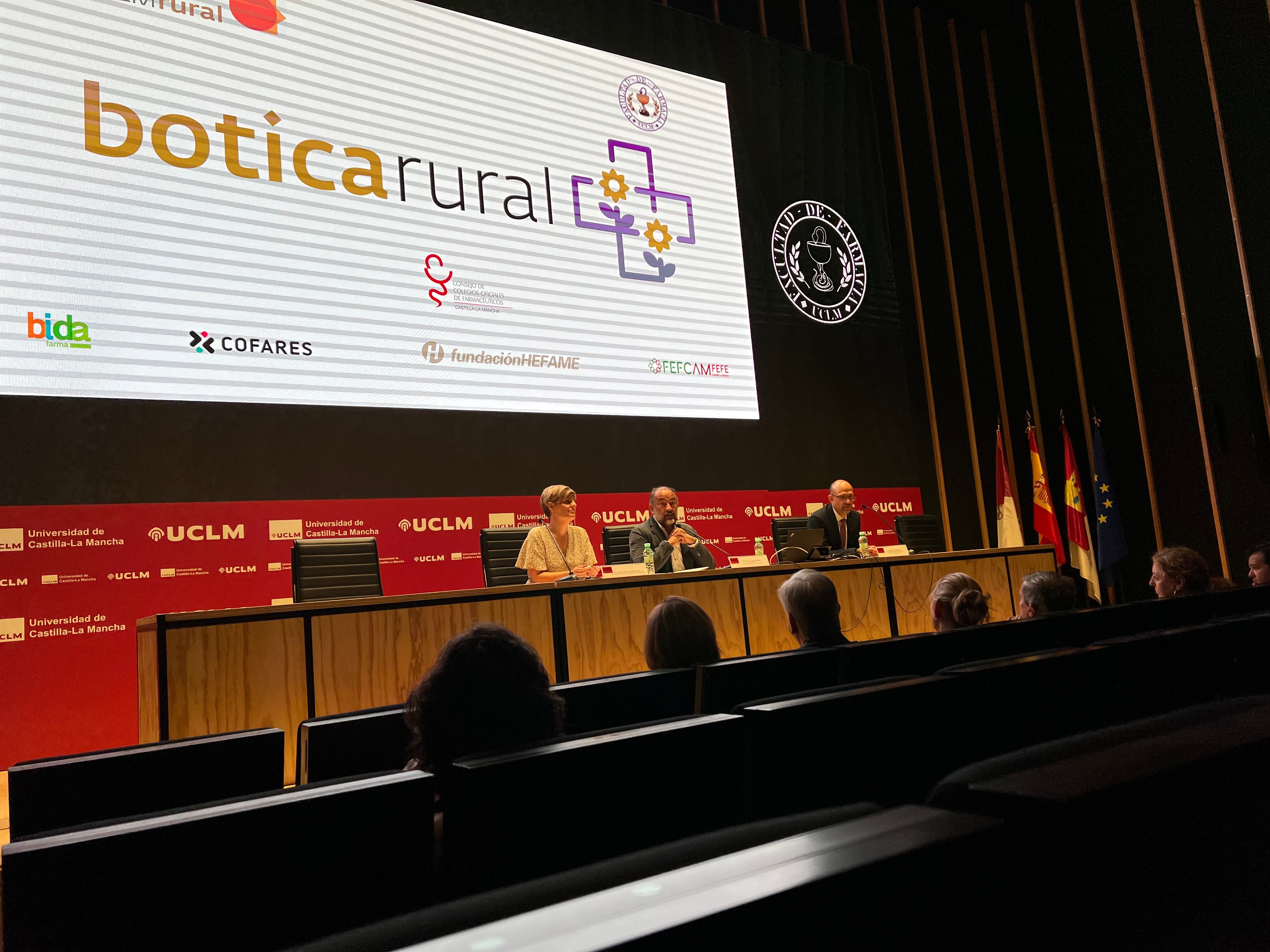 Presentan el programa "Botica Rural" para estudiantes de farmacia Presentan el programa "Botica Rural" para estudiantes de farmacia