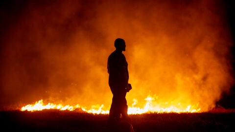 Galicia sigue luchando contra el fuego con siete incendios activos