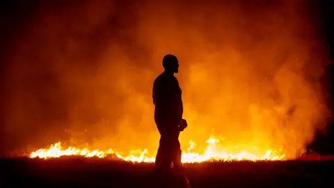 Galicia sigue luchando contra el fuego con siete incendios activos Galicia sigue luchando contra el fuego con siete incendios activos