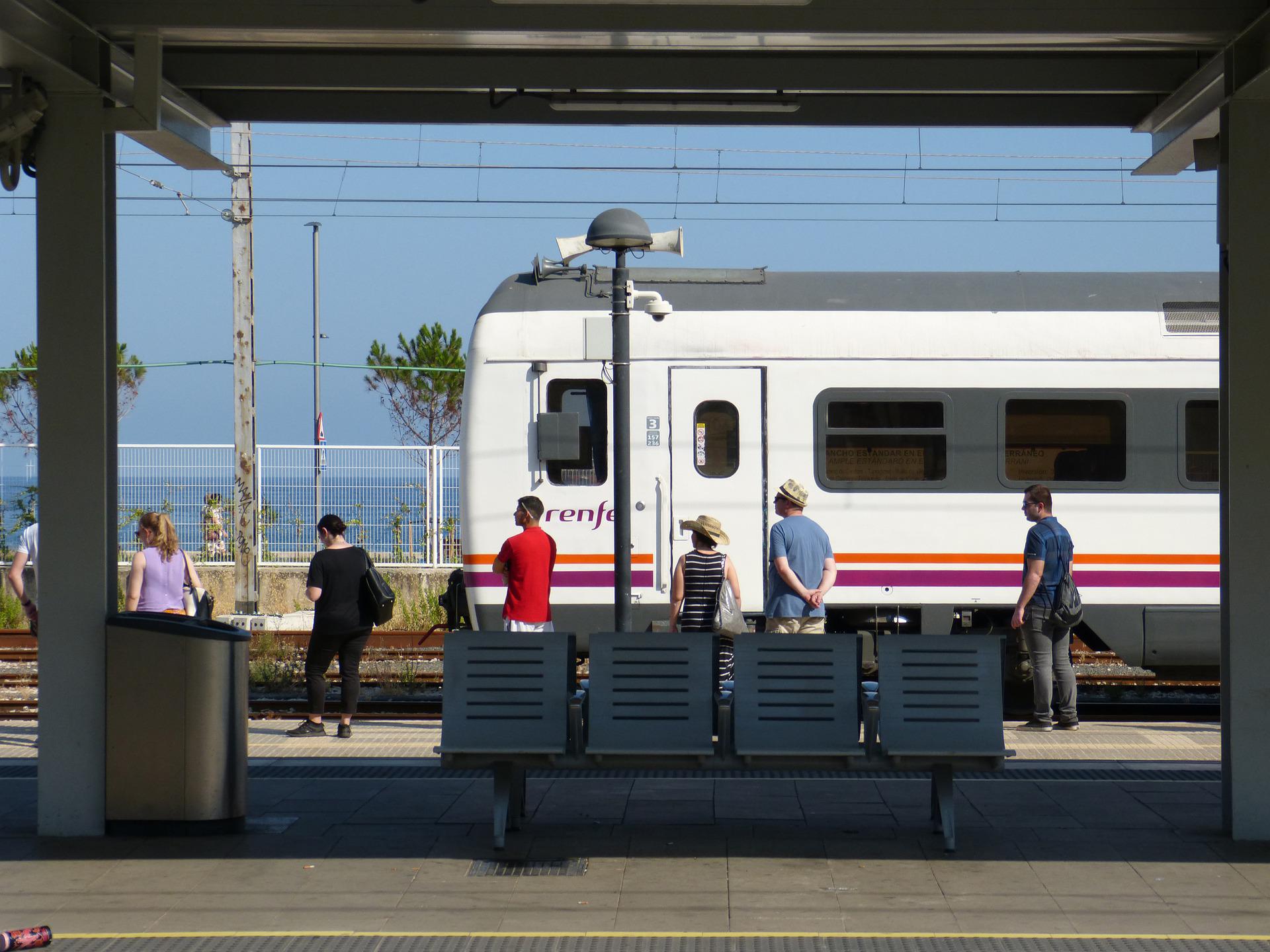 Renfe abre el registro para pedir los bonos gratuitos para el transporte: requisitos y cómo solicitarlos Renfe abre el registro para pedir los bonos gratuitos para el transporte: requisitos y cómo solicitarlos