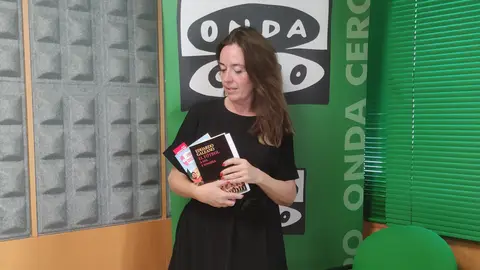 Mercedes Corbillón, nuestra librera de cabecera @señoradeprovincias en instagram nos acerca Lecturas en la Maleta con el futbol como hilo conductor