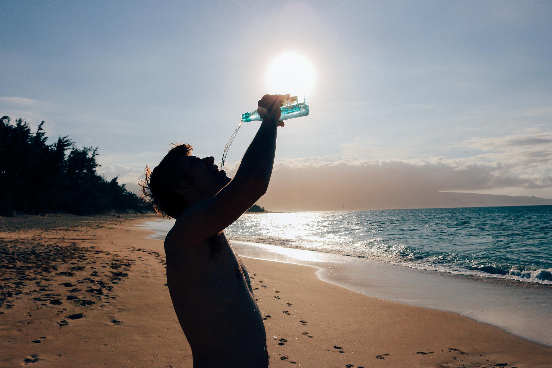 Cuánta agua hay que beber para no deshidratarse con el calor Cuánta agua hay que beber para no deshidratarse con el calor