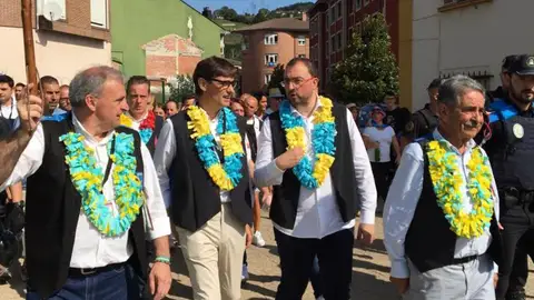 Barón en compañía del exministro de Sanidad, Salvador Illa, el presidente de Cantabria, Miguel A. Revilla y el alcalde de Parres, Emilio García Barón en compañía del exministro de Sanidad, Salvador Illa, el presidente de Cantabria, Miguel A. Revilla y el alcalde de Parres, Emilio García