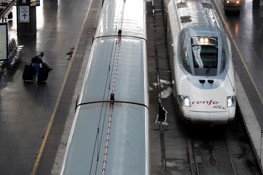 Qué tipos de perros podrán viajar a partir de hoy en Renfe: así es la prueba piloto Qué tipos de perros podrán viajar a partir de hoy en Renfe: así es la prueba piloto