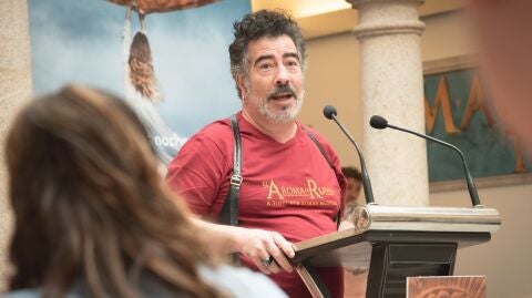 Agust&iacute;n Jim&eacute;nez presentando "El Aroma de Roma"
