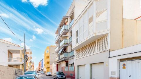  Desalojan un edificio en Moncofa tras romperse una tuber&iacute;a de gas en la calle