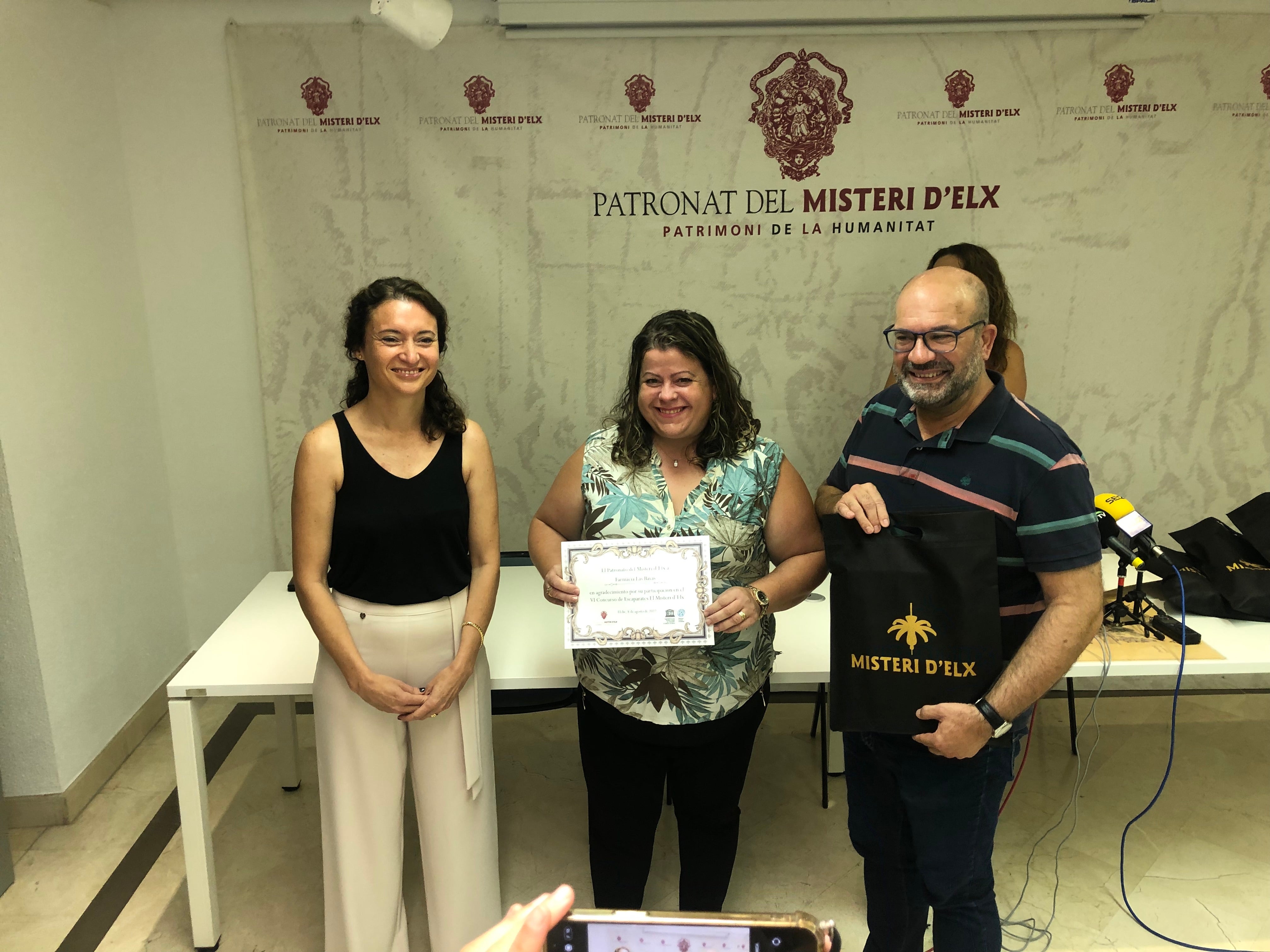 La Farmacia Las Bayas gana el concurso de escaparates sobre La Festa La Farmacia Las Bayas gana el concurso de escaparates sobre La Festa