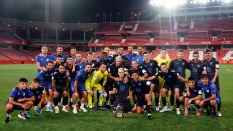 El M&aacute;laga, en Granada en el Trofeo