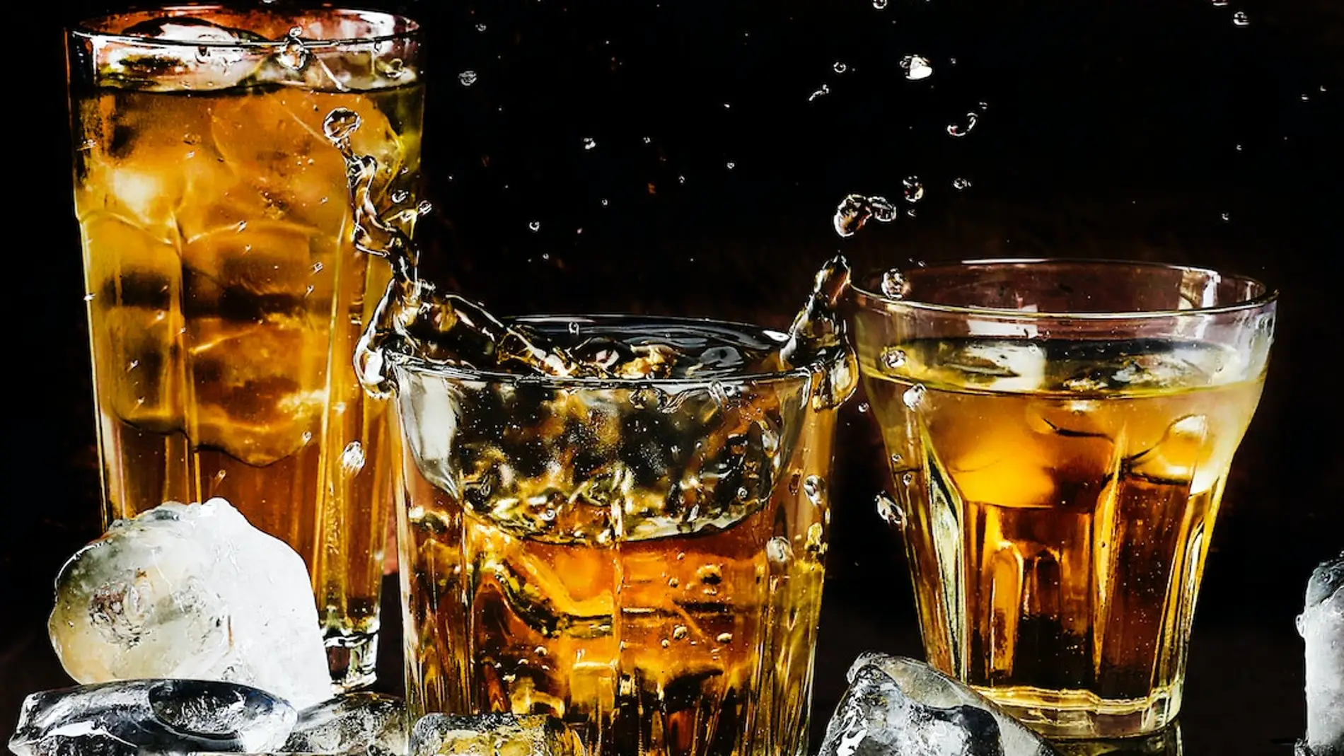Los trucos caseros para enfriar bebidas rápidamente sin utilizar mucho hielo