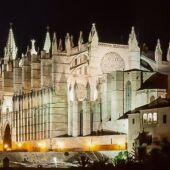 Cort apagará las luces del Ayuntamiento y de la Catedral a las 22.00 a partir de este lunes