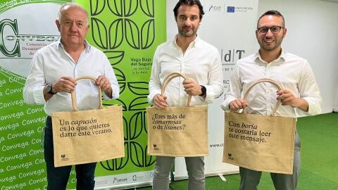 La marca territorio reparte 15 mil bolsas de yute para &ldquo;lucir con orgullo&rdquo; el habla de la Vega Baja