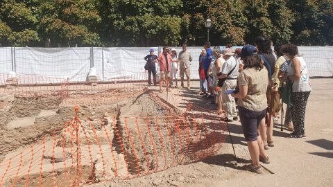 Se procede al tapado provisional de los restos obtenidos en la segunda fase de excavaciones arqueol&oacute;gicas en la Plaza de los Santos Ni&ntilde;os para su conservaci&oacute;n
