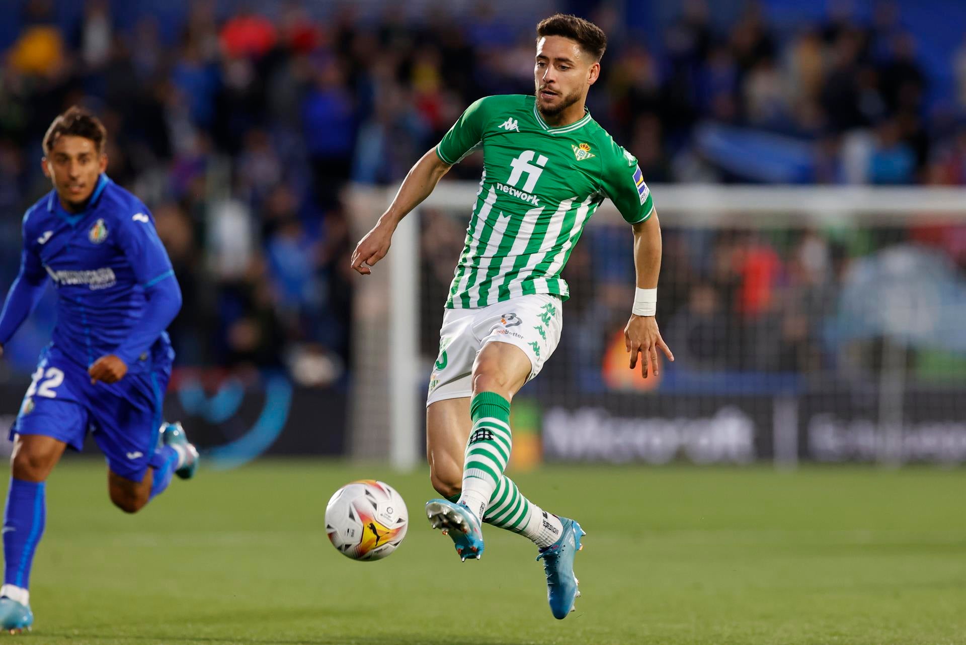 Alex Moreno se queda en el Betis Alex Moreno se queda en el Betis