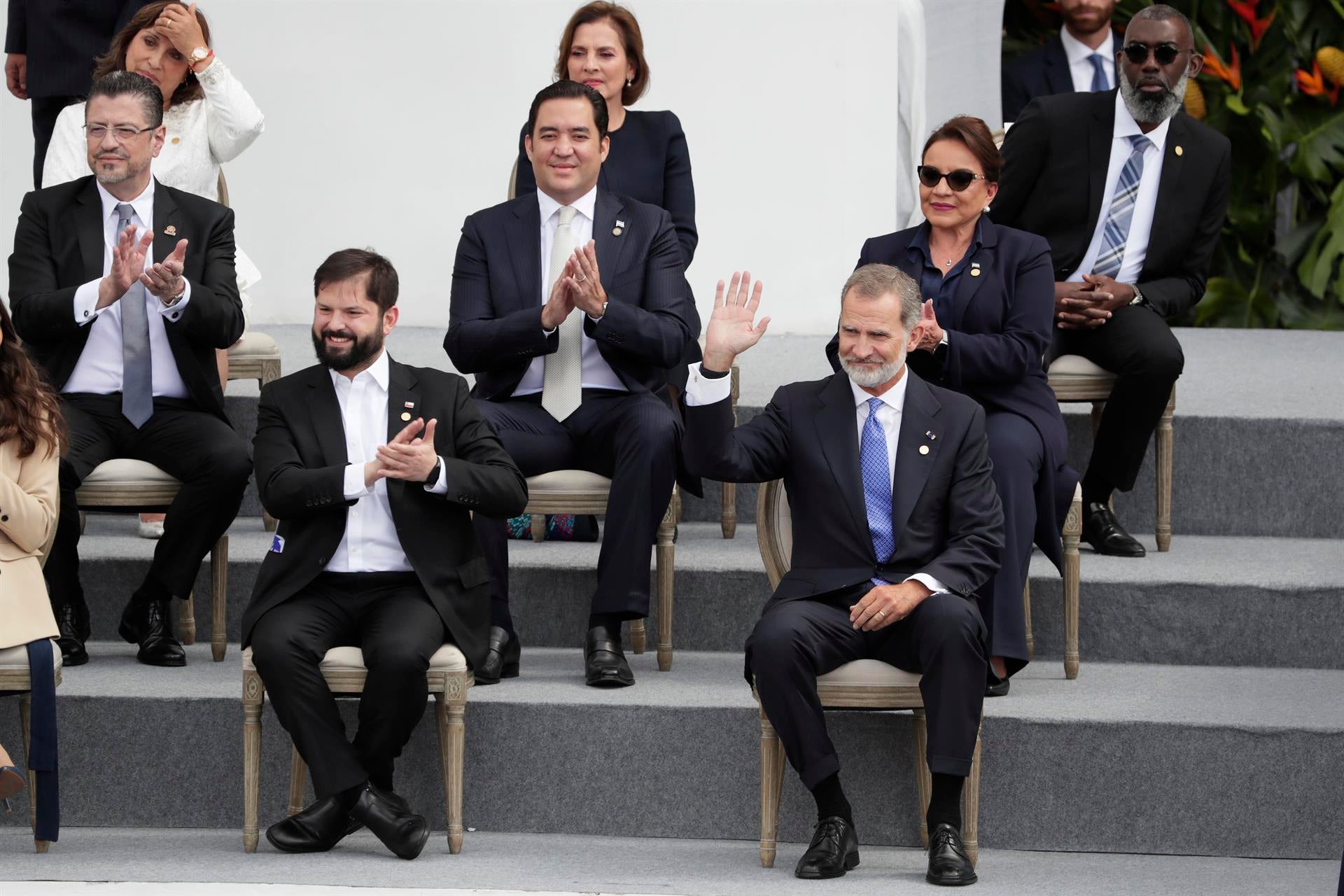 Podemos critica al rey Felipe VI por no levantarse ante la espada de Simón Bolívar en la investidura de Petro Podemos critica al rey Felipe VI por no levantarse ante la espada de Simón Bolívar en la investidura de Petro