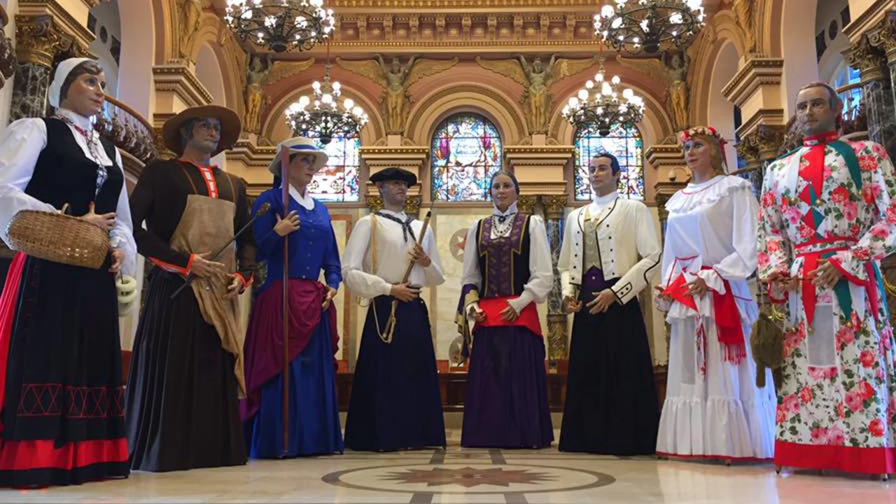 Los gigantes en el ayuntamiento de San Sebastián
