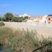 La CHS concluye los trabajos del muro de encauzamiento del río Segura en Formentera del Segura