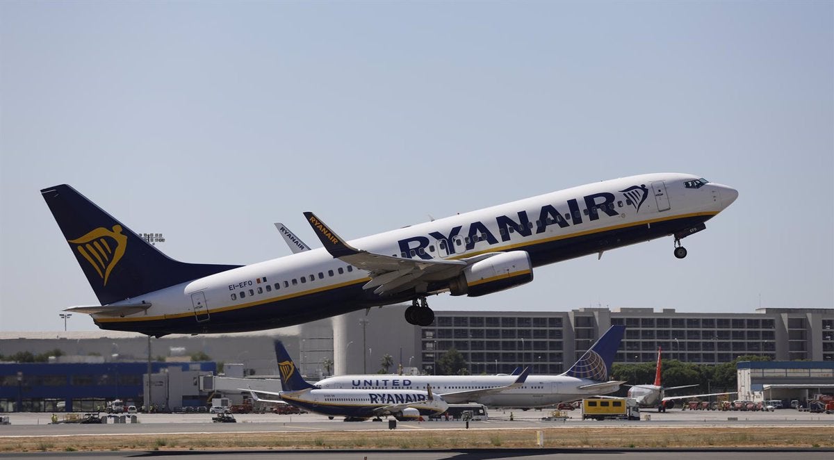 Ascienden a 14 los vuelos con retrasos en los aeropuertos de Málaga y Sevilla por la huelga de TCP de Ryanair Ascienden a 14 los vuelos con retrasos en los aeropuertos de Málaga y Sevilla por la huelga de TCP de Ryanair