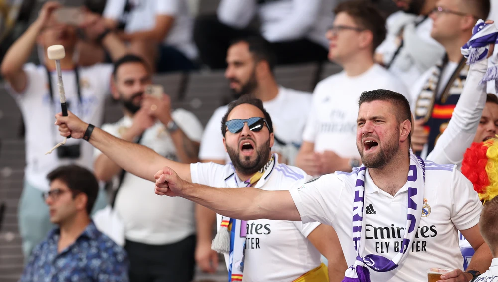 Aficionados madridistas en la Supercopa de Europa