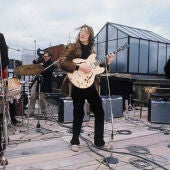 Los Beatles durante su concierto en la azotea de sus estudios de grabación
