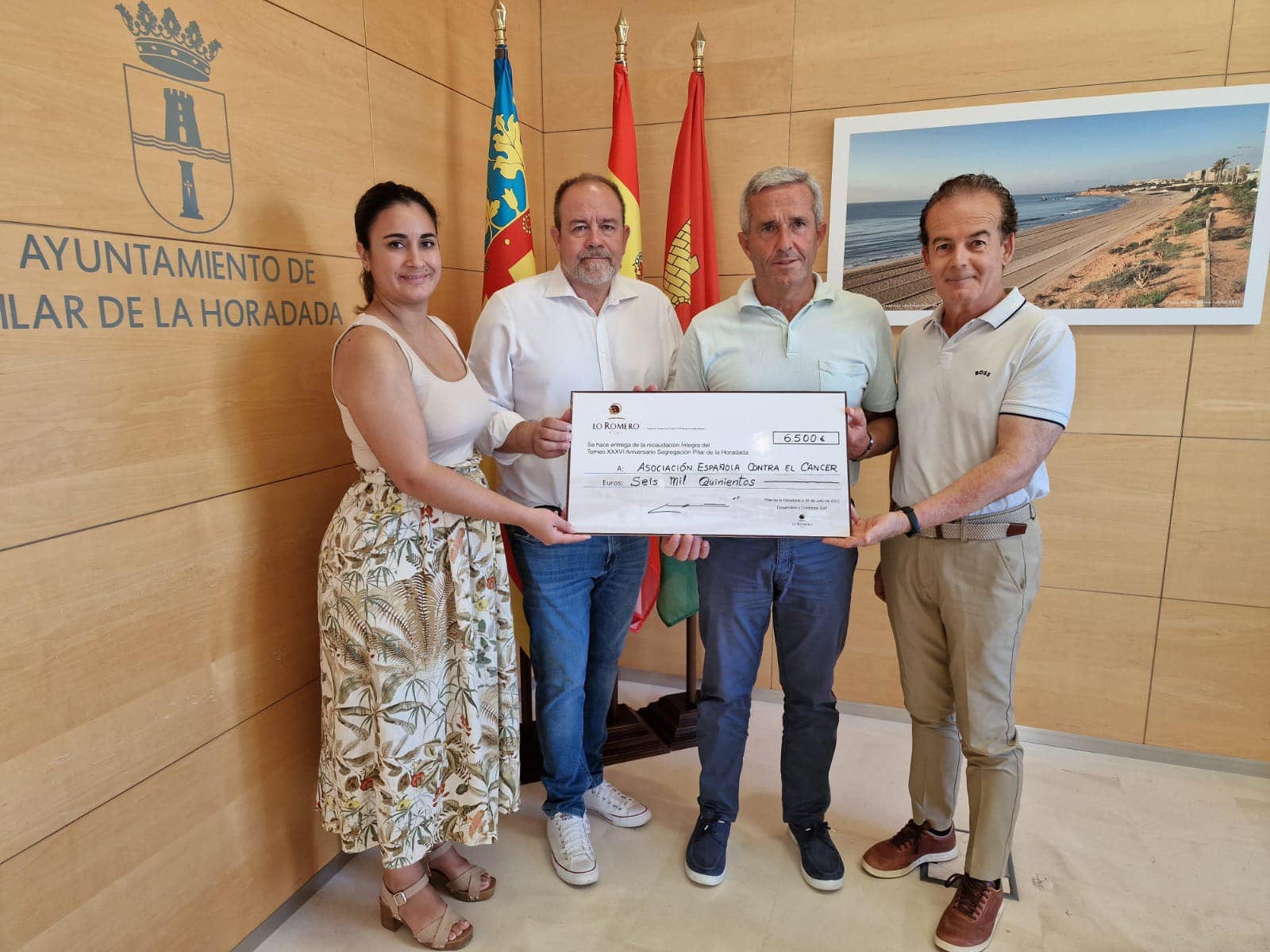 Lo Romero Golf entrega 6.500 euros a la AECC por su torneo y el Alcalde promueve una agrupación local Lo Romero Golf entrega 6.500 euros a la AECC por su torneo y el Alcalde promueve una agrupación local