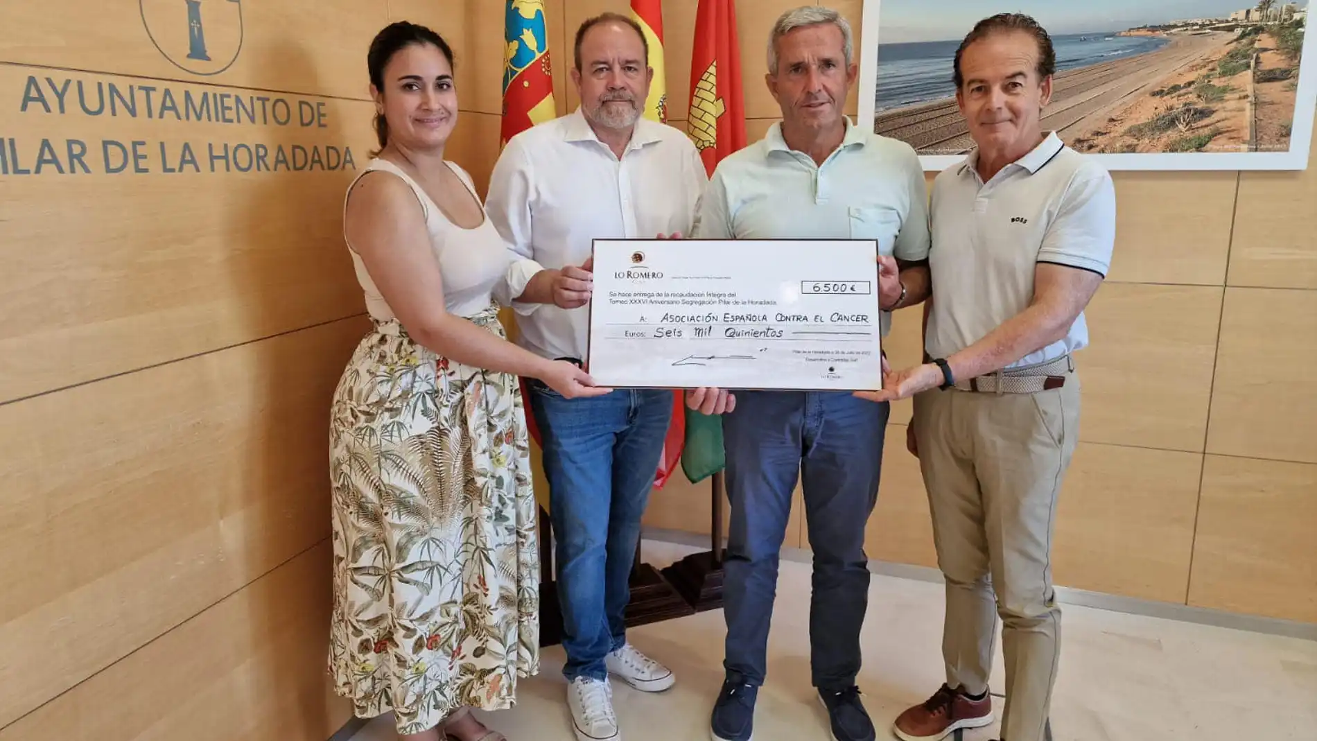 Lo Romero Golf entrega 6.500 euros a la AECC por su torneo y el Alcalde promueve una agrupación local Lo Romero Golf entrega 6.500 euros a la AECC por su torneo y el Alcalde promueve una agrupación local