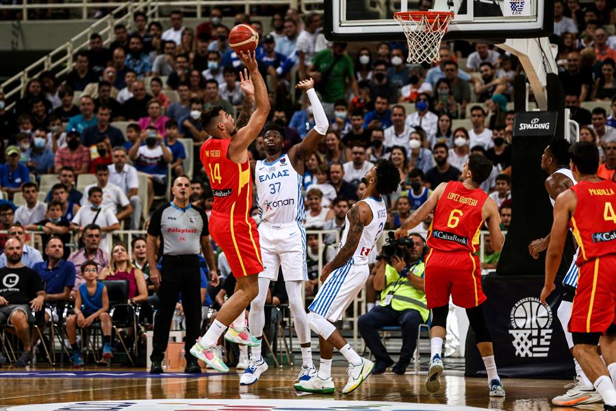 España choca contra Antetokounmpo España choca contra Antetokounmpo