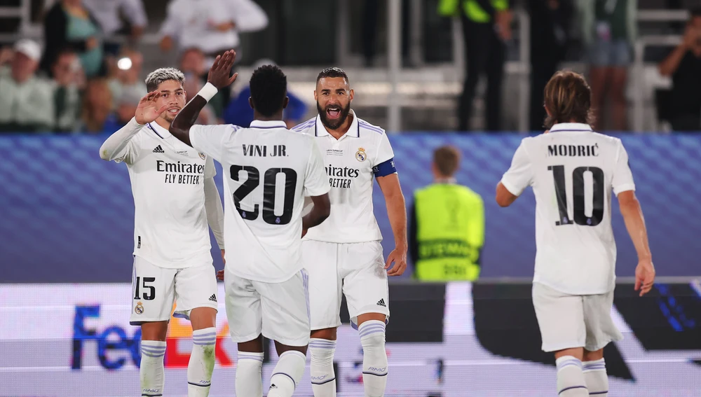Benzema, Valverde, Vinicius y Modric celebran la victoria en la Supercopa de Europa Benzema, Valverde, Vinicius y Modric celebran la victoria en la Supercopa de Europa
